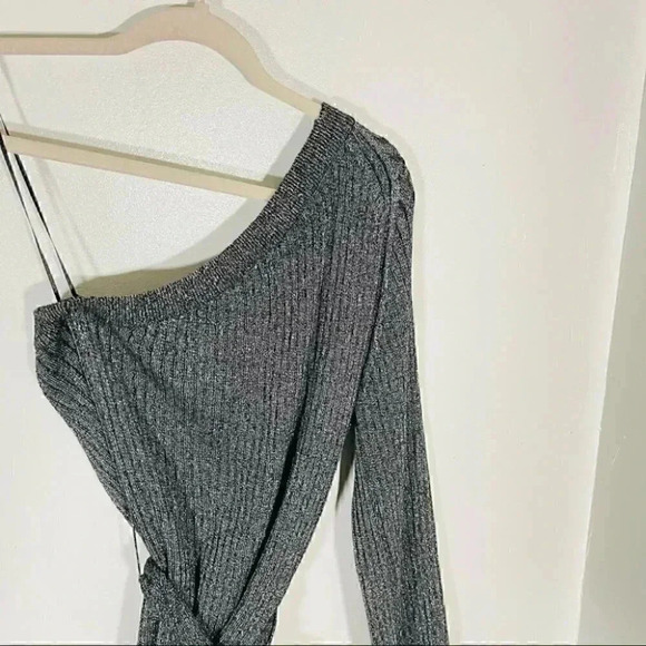 NWT Eleven Six Nova One-Shoulder Alpaca Blend Sweater in Graphite Grey Melange - Picture 6 of 6